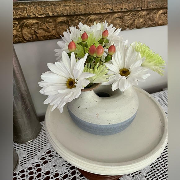 Vintage doughnut shaped pottery vase,No signature. Inthe vein of Doug Hivey. EUC - Picture 7 of 8